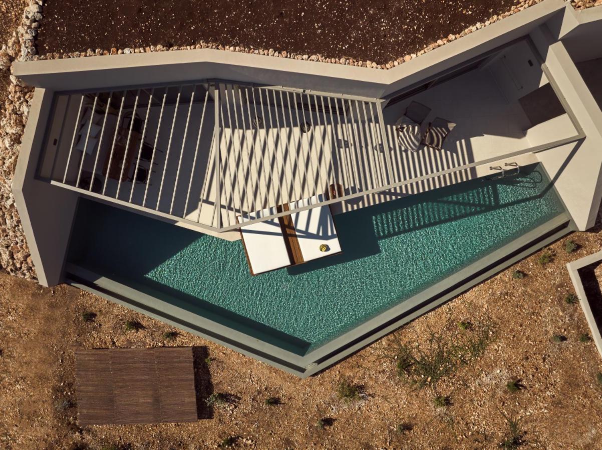 Yoma Cove Volímai